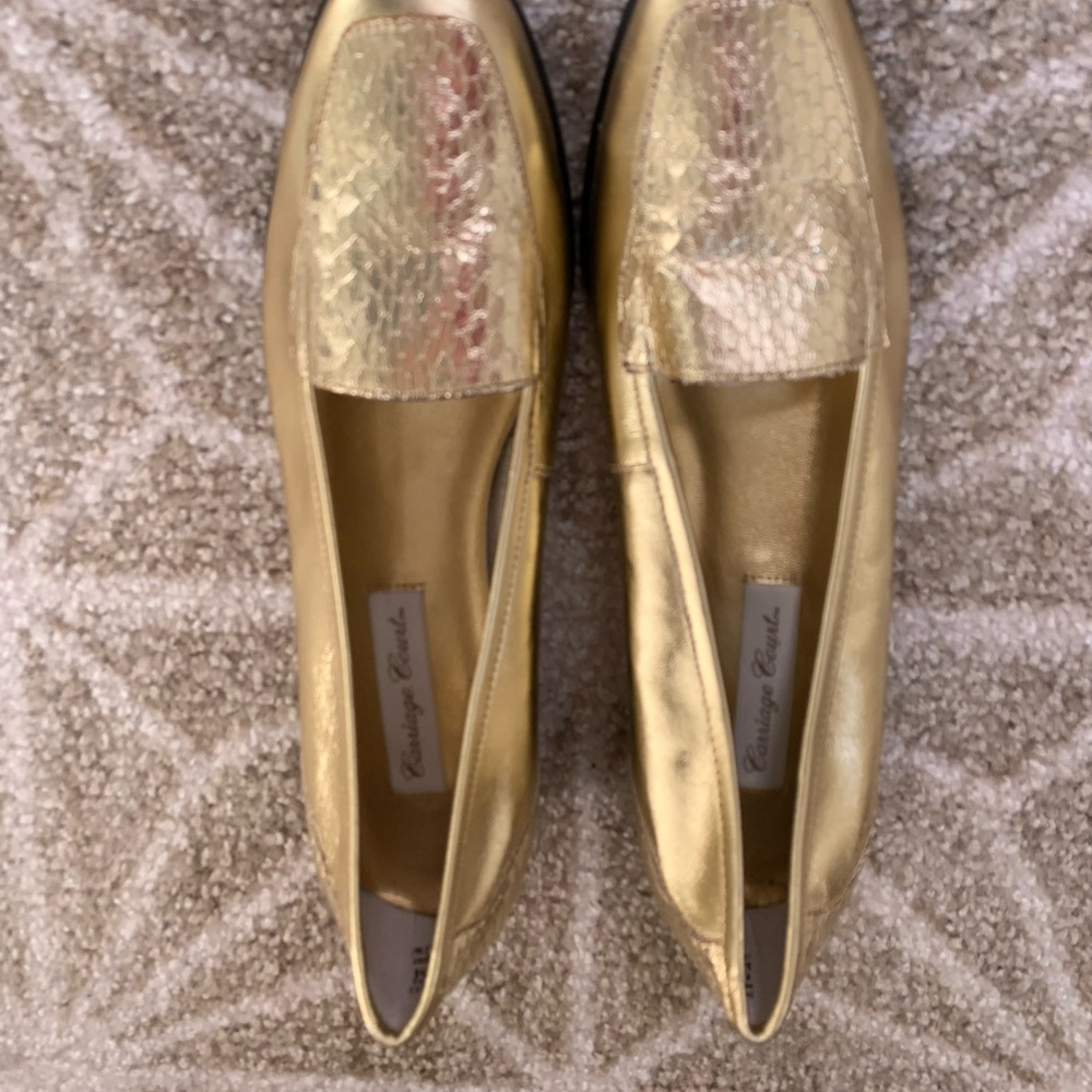 Carriage House leather flats, size 9 1/2.